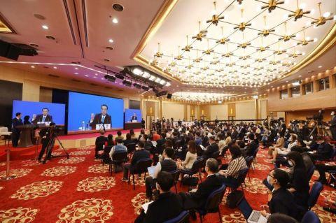 李克強：今年政府支出更多向民生領域傾斜，特別是義務教育和基本醫療